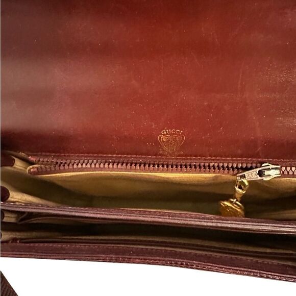Gucci Elegant Burgundy Leather Shoulder Bag - Picture 7 of 9